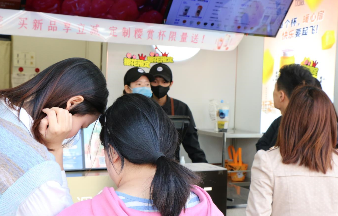 九游会J9真人游戏第一品牌奶茶：一家奶茶店的发展需要重点关注哪两个问题